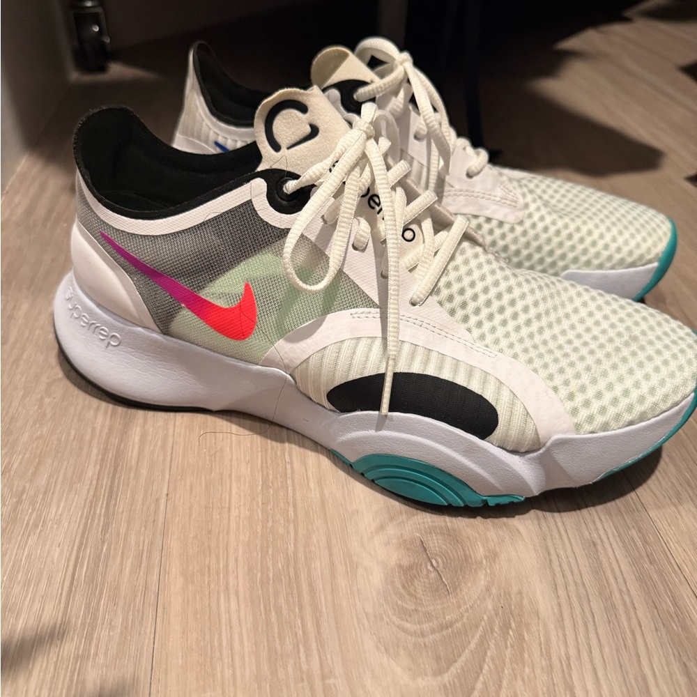 Nike Women's Cream and Black Athletic Shoes with Red Accents